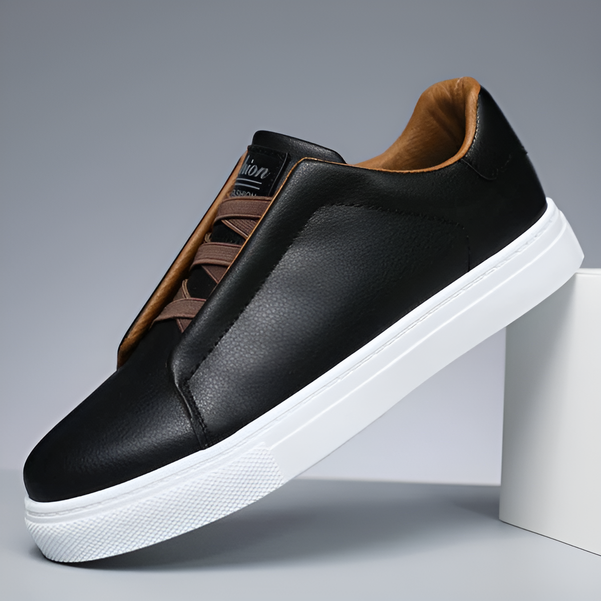 Sneakers Classiche In Pelle senza Tempo